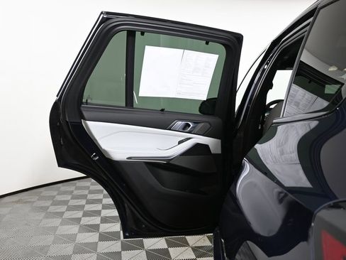 Certified 2025 BMW X5 xDrive40i w/ M Sport Package image 31