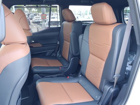 Used 2026 Lexus GX 550 w/ Accessory Package (2T) AWD/4WD image 39
