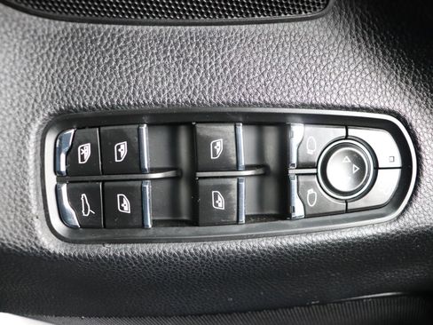 Used 2016 Porsche Panamera 4 image 43