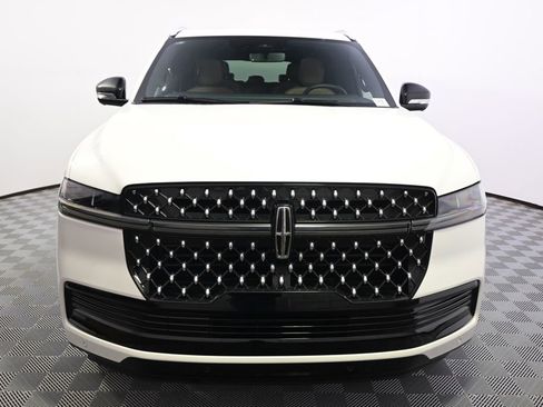 New 2026 Lincoln Navigator L Black Label AWD/4WD image 10