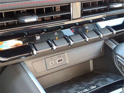 Used 2023 Chevrolet Colorado Z71 w/ Z71 Convenience Package 2 image 11