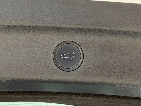 Used 2022 Tesla Model Y Long Range image 22