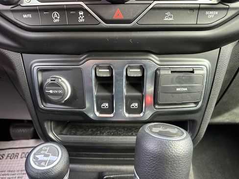 Used 2021 Jeep Wrangler Sport S image 19