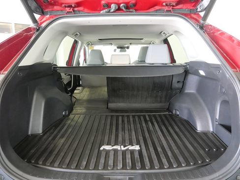 Used 2022 Toyota RAV4 XLE Premium AWD/4WD image 28