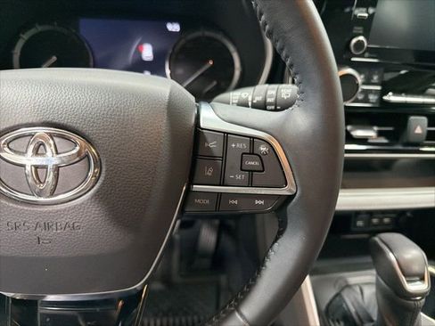 Used 2020 Toyota Highlander XLE image 17
