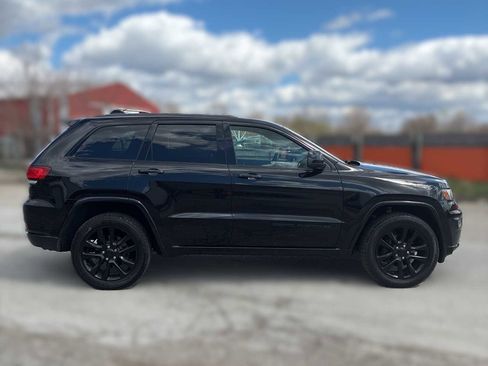 Used 2018 Jeep Grand Cherokee Altitude image 6
