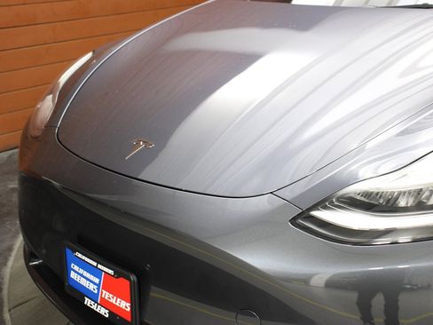 Used 2022 Tesla Model Y Long Range image 3