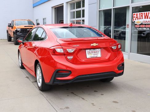 Used 2017 Chevrolet Cruze LT w/ Convenience Package FWD image 8