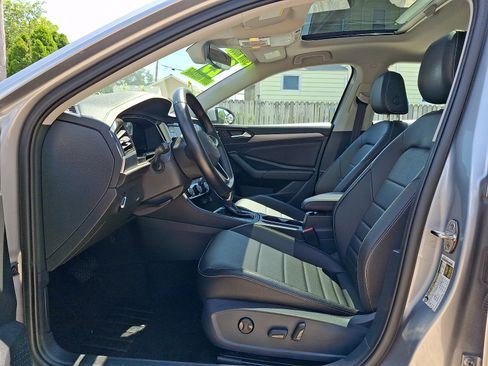 Used 2023 Volkswagen Jetta SE FWD image 13