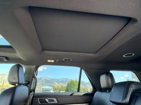 Used 2018 Ford Explorer XLT w/ Equipment Group 202A AWD/4WD image 31