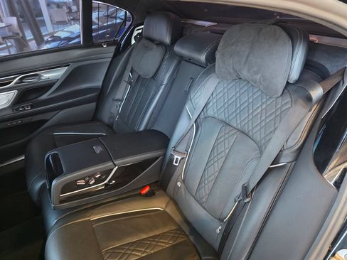 Used 2021 BMW M760i xDrive AWD/4WD image 60