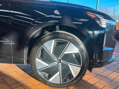 Used 2025 Volvo EX90 Plus image 11