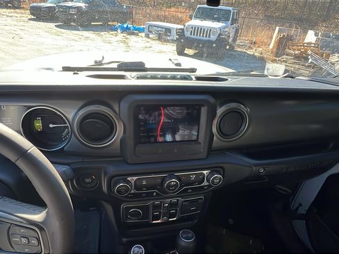 Used 2023 Jeep Wrangler Unlimited image 31