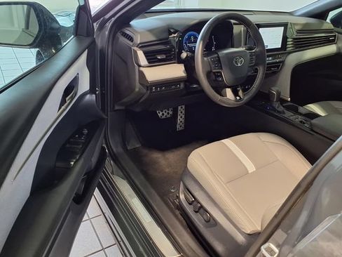 Used 2026 Toyota Camry SE w/ Convenience Package FWD image 5