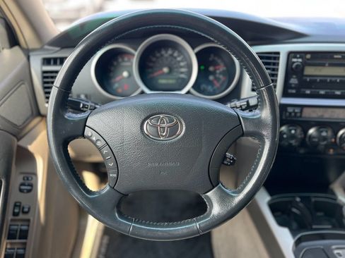 Used 2006 Toyota 4Runner SR5 AWD/4WD image 13
