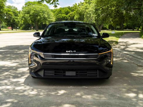 Used 2025 Kia K4 FWD image 3
