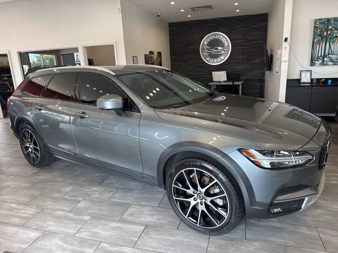 Used 2020 Volvo V90 T6 Cross Country AWD/4WD image 4