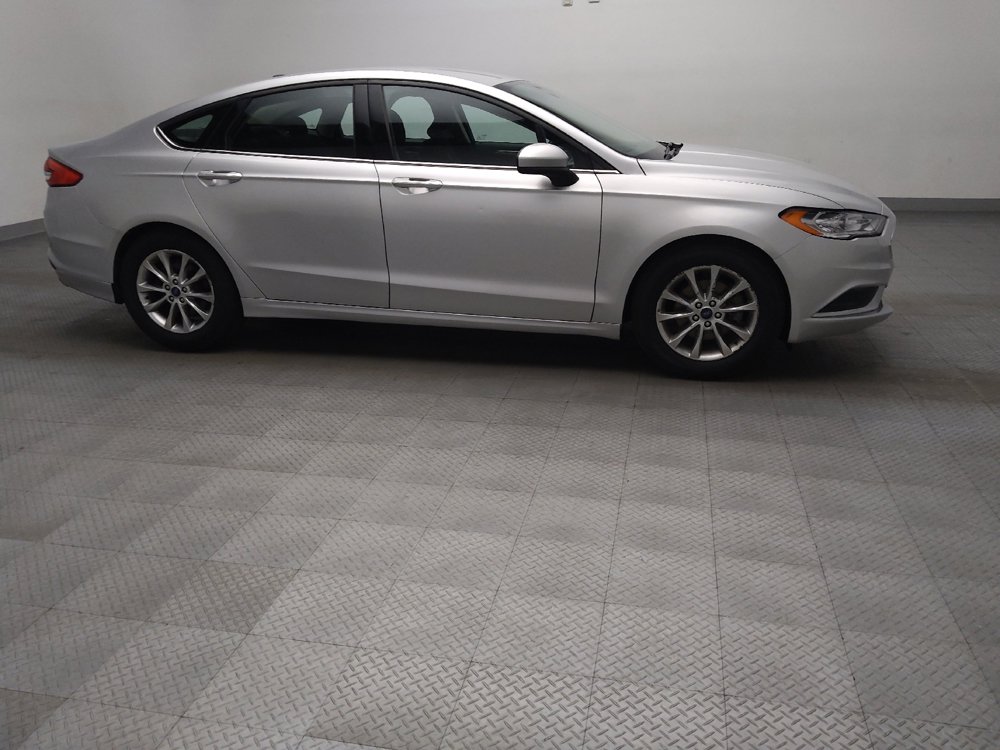 Used 2017 Ford Fusion SE w/ Fusion SE Technology Package FWD image 11