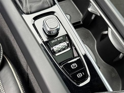 Used 2018 Volvo XC60 T6 R-Design w/ Convenience Package image 33