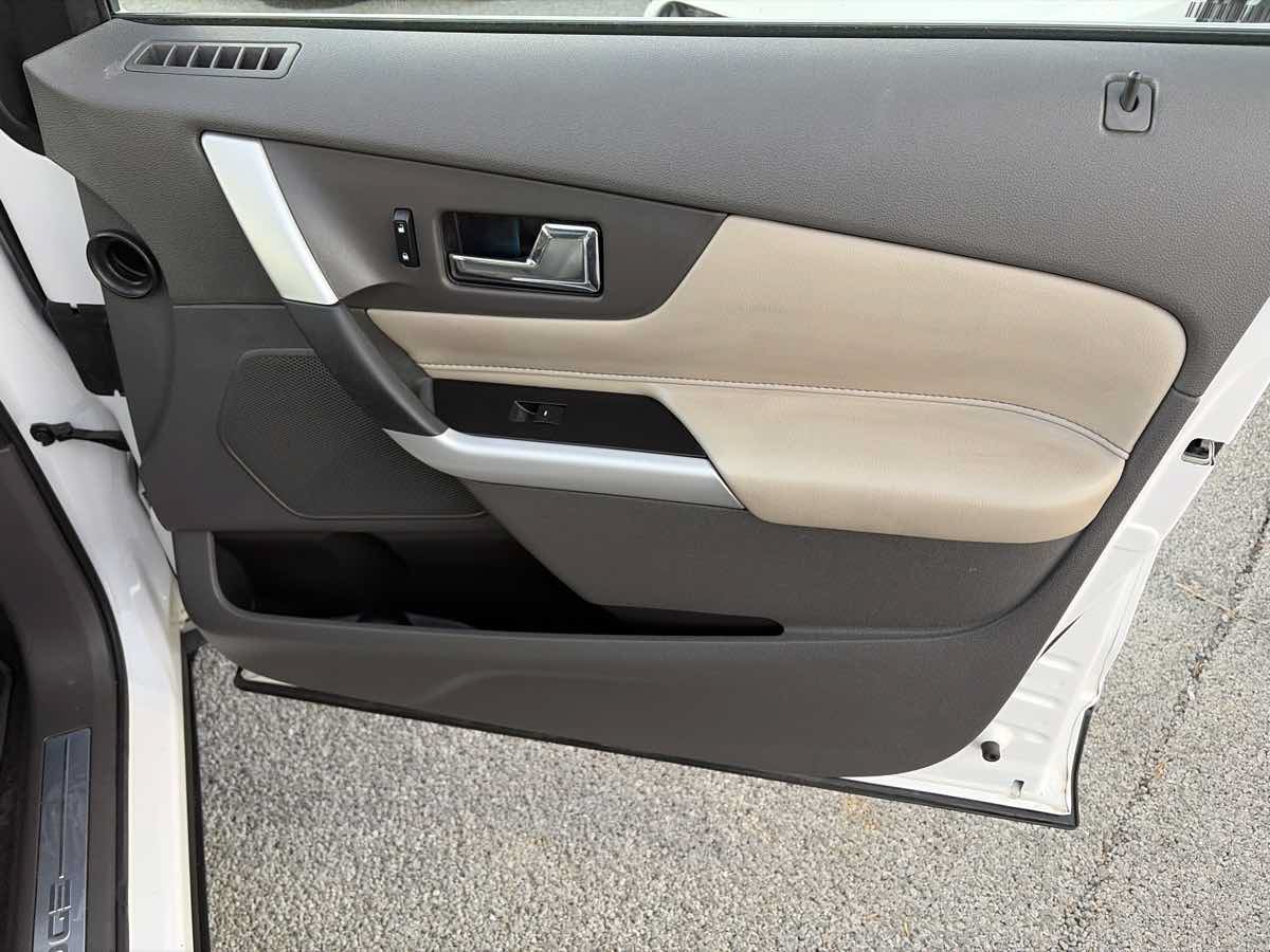 Used 2013 Ford Edge Limited FWD image 27