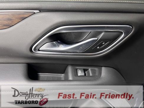 Used 2021 Chevrolet Suburban Premier w/ Premium Package image 32