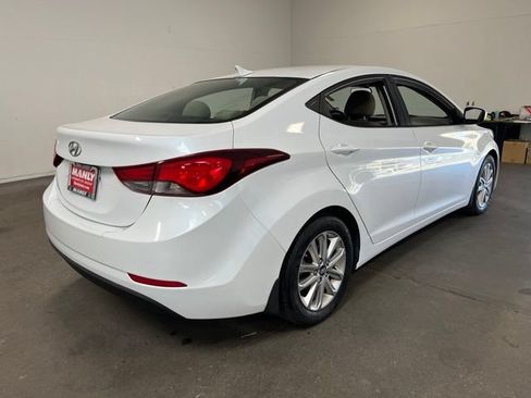 Used 2015 Hyundai Elantra SE w/ Option Group 02 FWD image 3