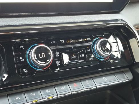 Used 2024 GMC Sierra 1500 AT4 w/ AT4 Preferred Package image 37