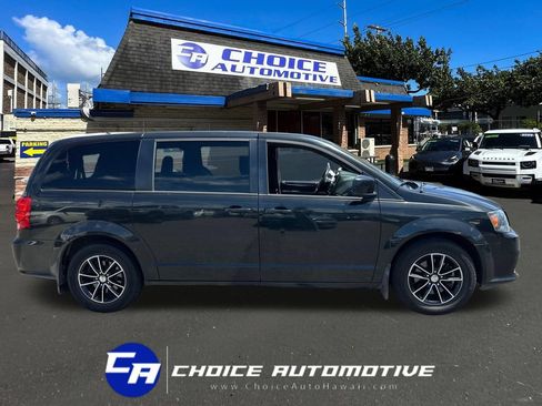 Used 2018 Dodge Grand Caravan SE FWD image 9
