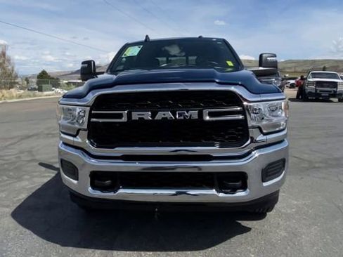 Used 2024 RAM 2500 Tradesman w/ Chrome Appearance Group AWD/4WD image 3