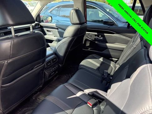 Certified 2025 Honda Pilot Touring image 11