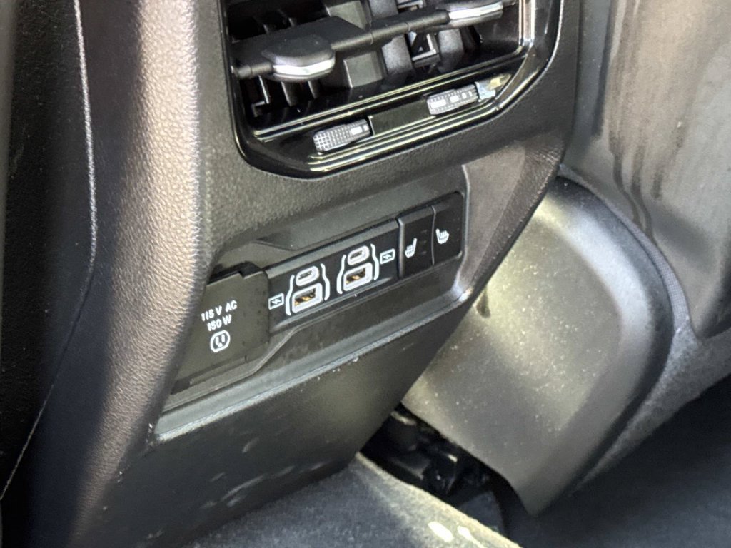 Used 2023 Jeep Grand Cherokee Limited AWD/4WD image 16