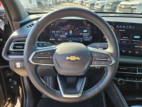 Used 2026 Chevrolet Traverse LT AWD/4WD image 16