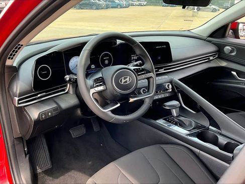 Used 2024 Hyundai Elantra SEL w/ Convenience Package FWD image 15