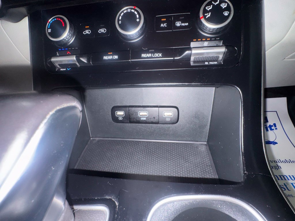 Used 2023 Kia Carnival LX FWD image 23