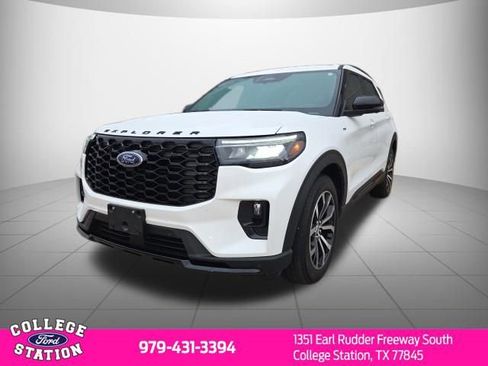 Used 2025 Ford Explorer ST-Line w/ Premium Package image 2