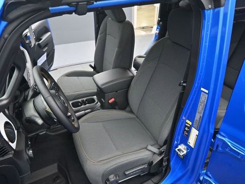 New 2025 Jeep Gladiator Sport image 11