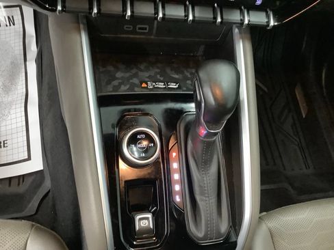 Used 2024 Chevrolet Colorado ZR2 w/ ZR2 Convenience Package III AWD/4WD image 21