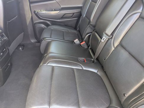 Used 2023 GMC Acadia SLT FWD image 17
