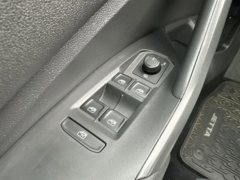 Certified 2020 Volkswagen Jetta R-Line image 36