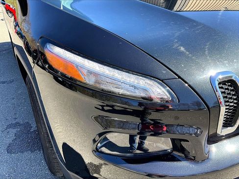 Used 2014 Jeep Cherokee Latitude w/ Cold Weather Group AWD/4WD image 27