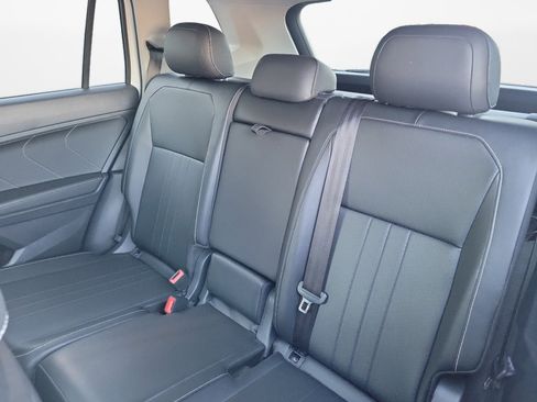 Certified 2022 Volkswagen Tiguan SE image 14