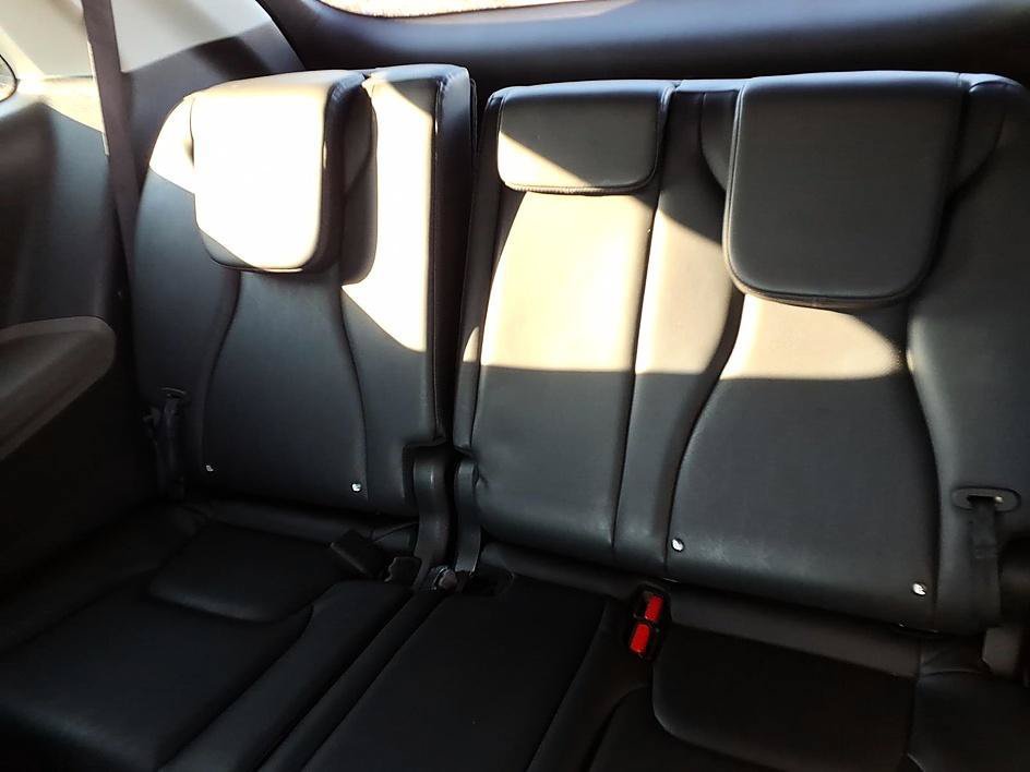 Used 2025 Kia Carnival FWD image 19