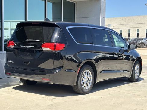 New 2026 Chrysler Voyager LX image 3