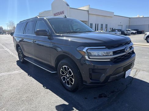 Used 2022 Ford Expedition Max XLT image 3