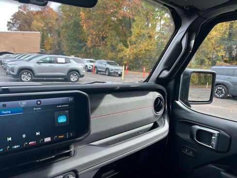 Used 2025 Jeep Wrangler Unlimited Rubicon image 31