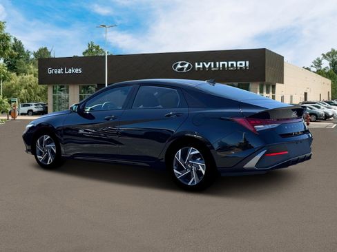 New 2025 Hyundai Elantra SEL image 4