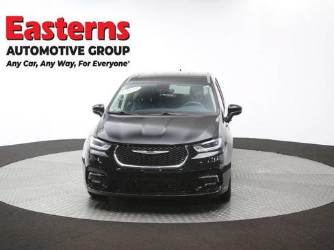 Used 2023 Chrysler Pacifica Touring-L FWD image 55