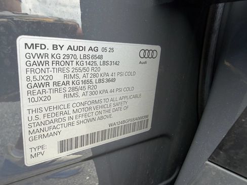 Used 2025 Audi Q6 e-tron Premium Plus w/ Premium Plus AWD/4WD image 32