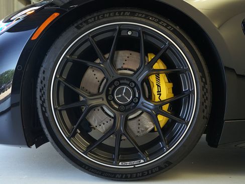 Used 2025 Mercedes-Benz AMG GT 63 image 33