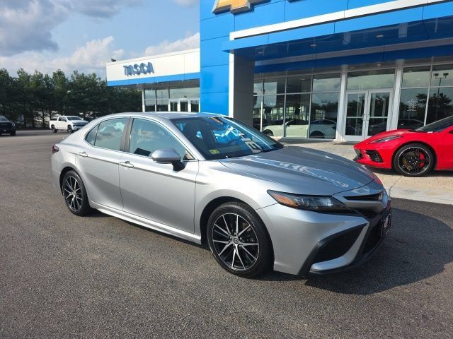 Used 2024 Toyota Camry SE AWD/4WD image 1